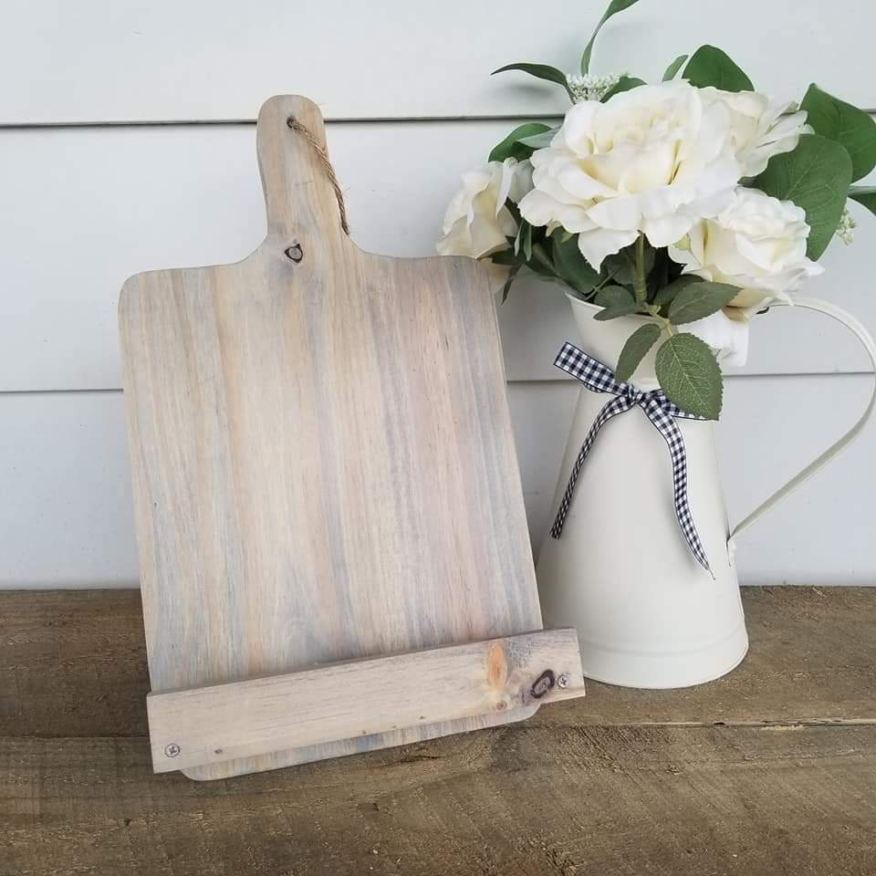 Photo of cutting board made by Wooden Love by Kristin Dumberth